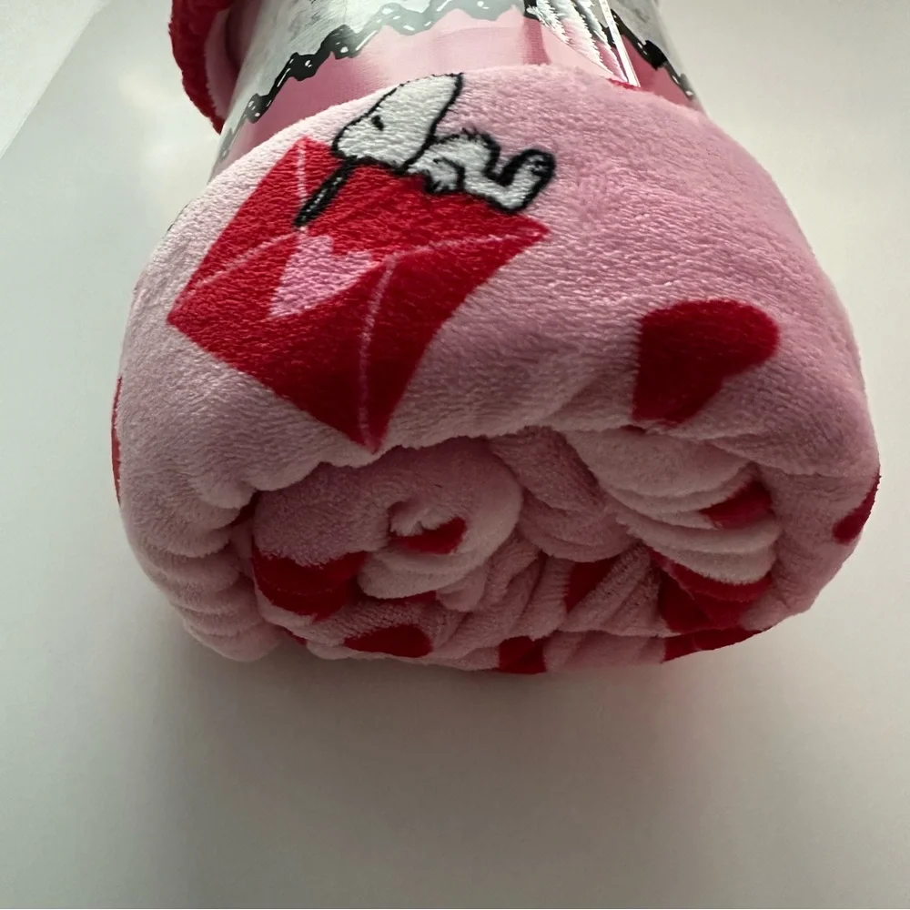 Peanuts Snoopy Pink Valentine’s Cozy Pet Blanket